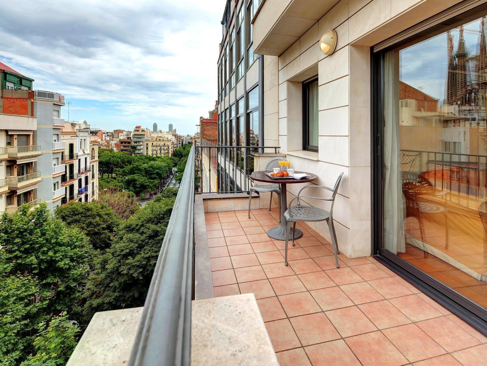 Apartaments-Hotel Hispanos 7 Suiza Barcelona Ngoại thất bức ảnh